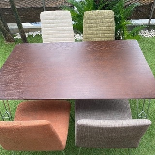 ダイニングテーブルと椅子（お値下げしました）の画像