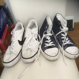 NIKEとconverseオールスター風ハイカットスニーカー