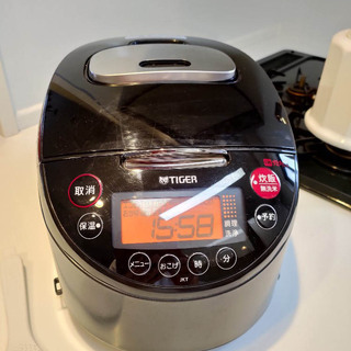 タイガー炊飯器　5.5合炊き　JKT-10BK