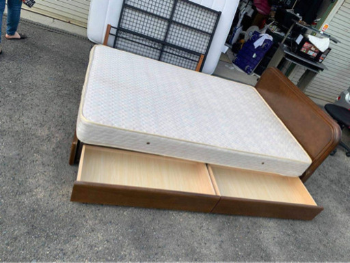 ダブルベッド＋マットレス