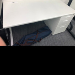 無料 定価3万円ほど 70×140cm オフィス家具5台の画像