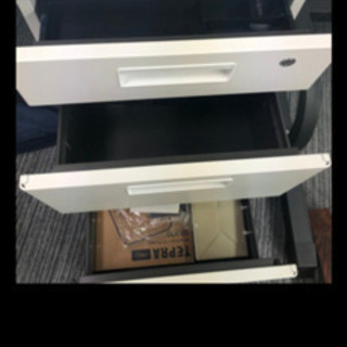 無料 定価3万円ほど 70×140cm オフィス家具5台の画像