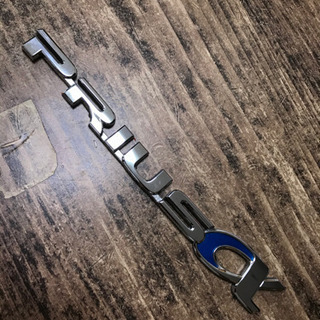 プリウスα純正エンブレム中古
