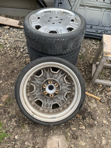 値下げ！！ 235/35ZR/20  ハイエース等にどうでしょうか！