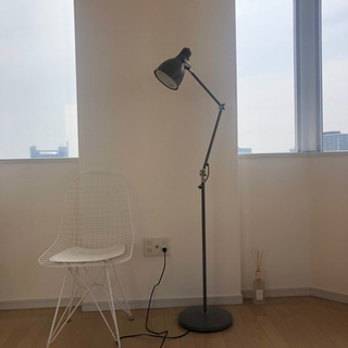 フロアスタンドライトの画像