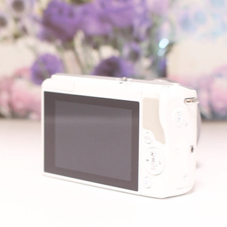 Wi-Fi内蔵！大人気かわいいミラーレス一眼レフカメラ キャノン EOS M10