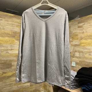 新品 霜降りグレーＴシャツ17枚セット　Vネック&クルーネック カットソー　リラクゼーションサロン・整体院やエステサロンにも◎　　　　　検: お客様用施術着 衣類服 着替え 制服の画像