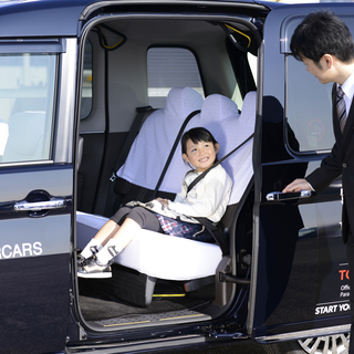 三鷹市のタクシードライバー／平均年収552万円！／充実の研修で95％が未経験入社！の画像