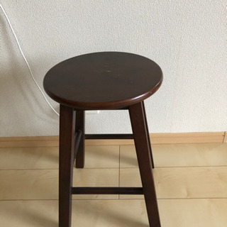木製スツールの画像