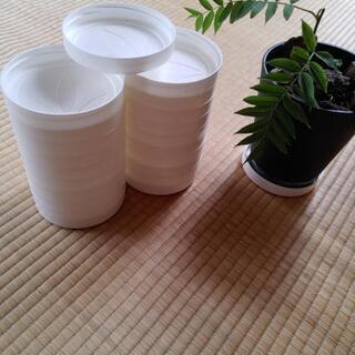 プラスチックコスターまた入れ物として使かえます、
