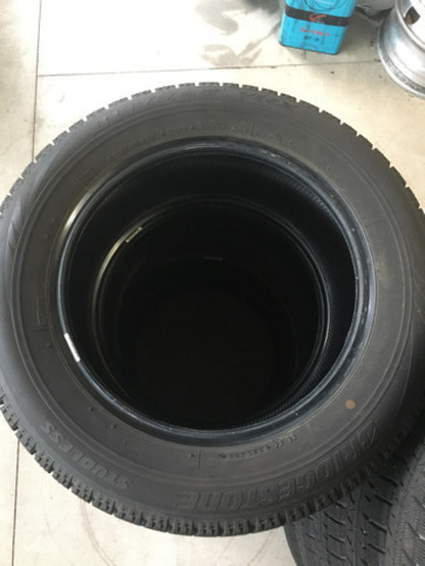ブリジストンスタッドレス　225/60R17 （1シーズンのみ使用）
