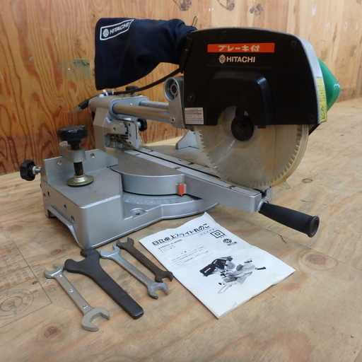 日立 卓上スライド丸のこ C8FB ジャンク品 テーブル 丸ノコ チップソー 付き 木工 切断機 定格 100V 電動 モーター 電動工具 DIY 中古品 宮城 MAX