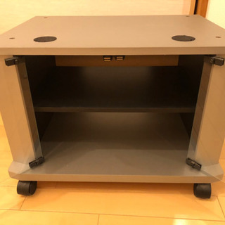 コンパクトなテレビ台　可動ローラー付きの画像