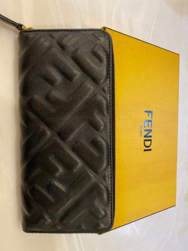 FENDI 財布　型押し