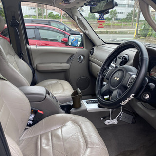 ジープ　国内 チェロキー　北米 リバティの画像