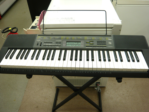 CASIO ベーシックキーボード 61鍵盤 スタンド付き CTK-2200 400音色 110曲内蔵　西岡店