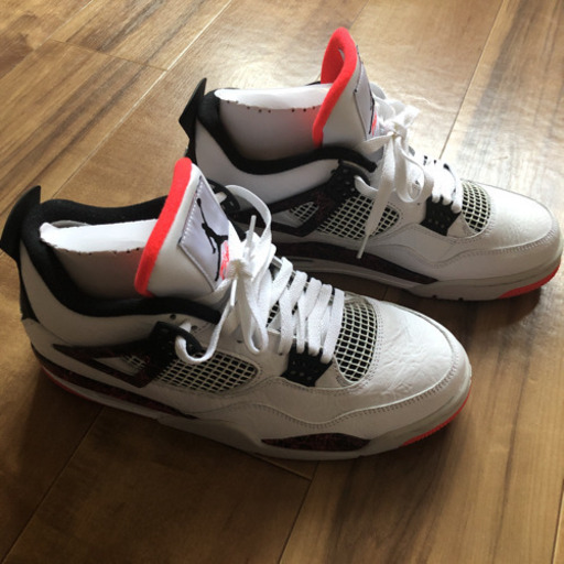 ナイキスニーカー　ジョーダン4レトロ