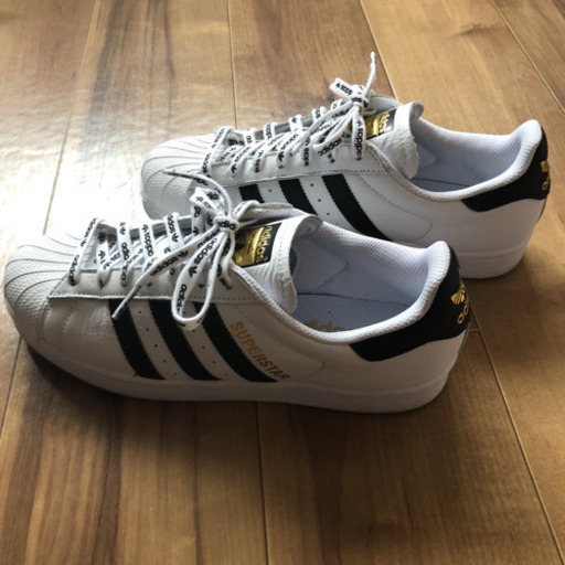 adidas限定スニーカー