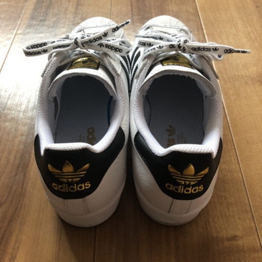adidas限定スニーカー