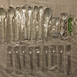 割橋＆プラスチックのスプーンの画像