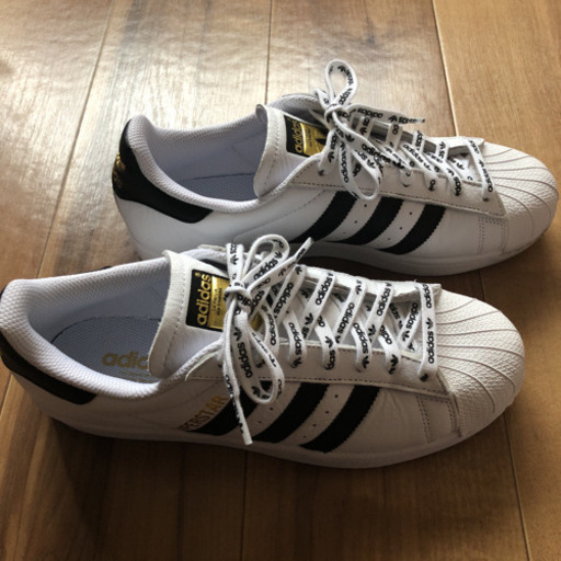 adidas限定スニーカー