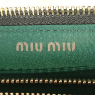 【美品】MIUMIU 長財布 正規品  ラウンドファスナーの画像