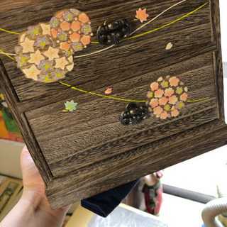 ※譲り先決定※ 桐工芸　小箪笥　蒔絵　二ツ引の画像