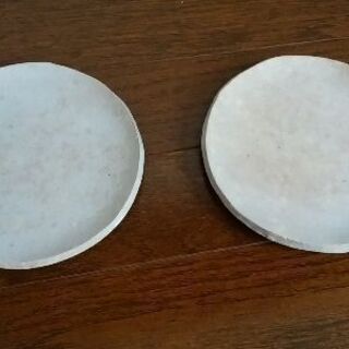 小皿、女性の手のひらサイズ　二枚