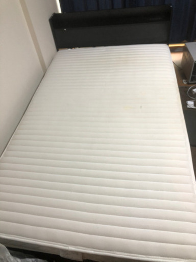 ベット黒（マットレス付き)