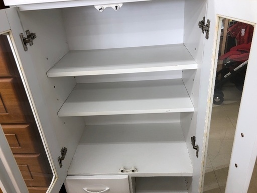 キッチン収納　食器棚　白