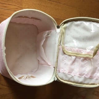 化粧品や小物入れの画像