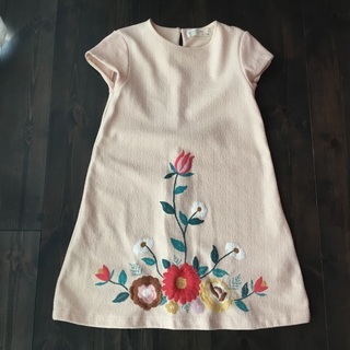 女児 ＺＡＲＡ ワンピース 刺繍 128ｃｍ