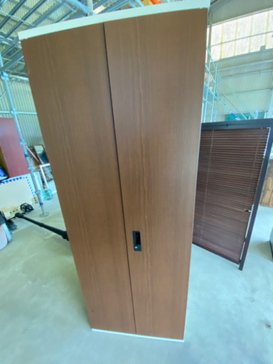 カギ付き、キャビネット　書棚　値下げしました