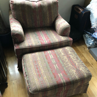 一人がけのソファ＋フットレスト　無料の画像