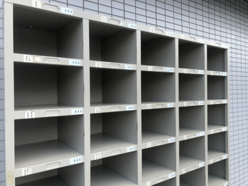 スチール製　下駄箱　ロッカー　物入れ　棚　くつい
