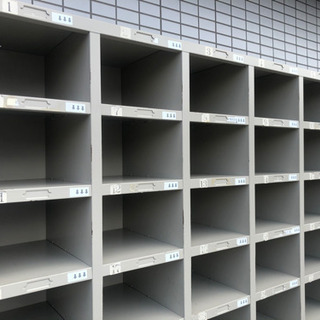 スチール製　下駄箱　ロッカー　物入れ　棚　くつい