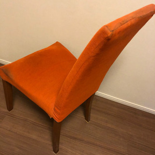 木製の椅子　オレンジの画像
