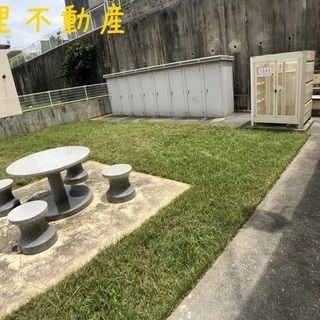 【宇茂佐の森の可愛いテラスハウス(*^-^*)お庭にはテーブルも有ります♪】 - 不動産