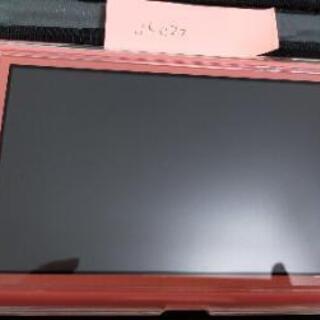 Nintendo SwitchLight コーラルピンクとケースの画像