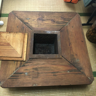 囲炉裏付きテーブルの画像
