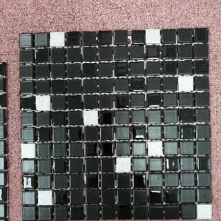 黒のモザイクタイル