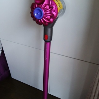 【ほぼ新品】ダイソン Dyson V7 Motorhead（ピンク） 掃除機の画像