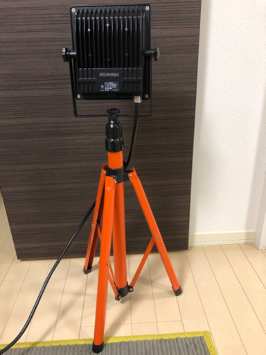アイリスオーヤマ投光器　LED 5000lm 作業灯　三脚