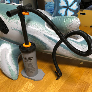 【値下げ済】浮輪とイルカ　ポンプ　合わせてお願いしますの画像