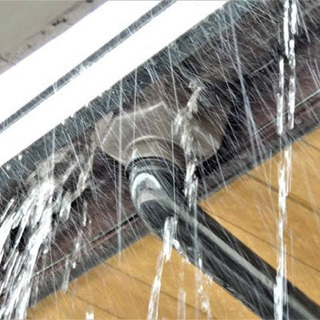 雨樋詰まり　鳥の巣　家の雨漏れ　雨樋掃除致します - 手伝いたい/助けたい