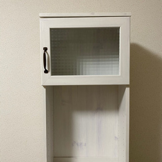 白い洋風棚の画像