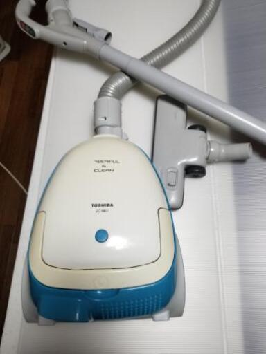 紙パック式の掃除機です。