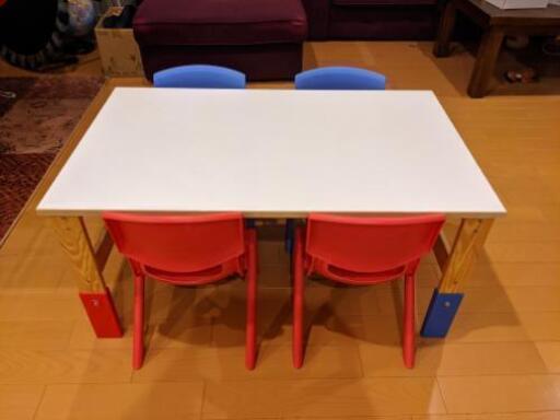 子供用テーブルとイス４脚