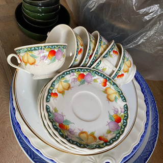 ティーカップと大皿全部まとめて
