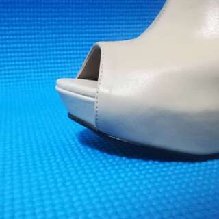 新品・未使用　ハイヒール靴　ベージュ色　サイズ：24.5cmの画像